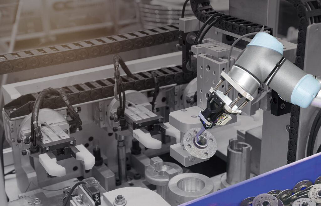 machine tending using a UR robot and AccuPick bin picking software